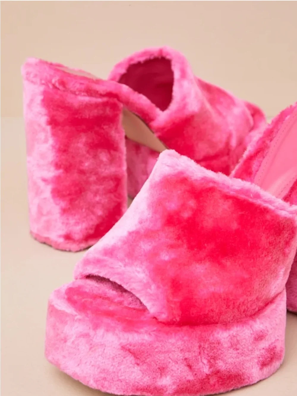 Ravina Perfectly Pink Short Faux Fur Platform Sandals Lulus D’Amelio NEW 9.5/10